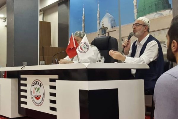 Esenler Dernek merkezimizde düzenlediğimiz sohbet programımızdan kareler.