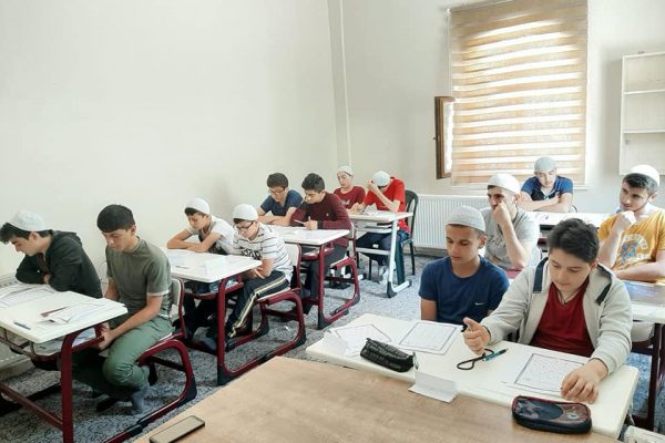 Yaz Yatılı Kur’an Kursumuz devam etmektedir.