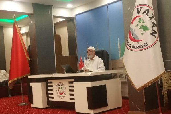 Allah’ı zikretmek için Vatan derneği merkezimizde toplandık.