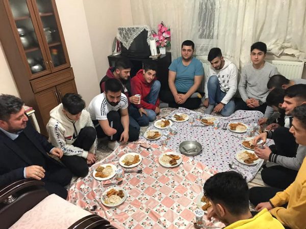 Esenlerin değerli gençleriyle ev sohbetinde buluştuk.
