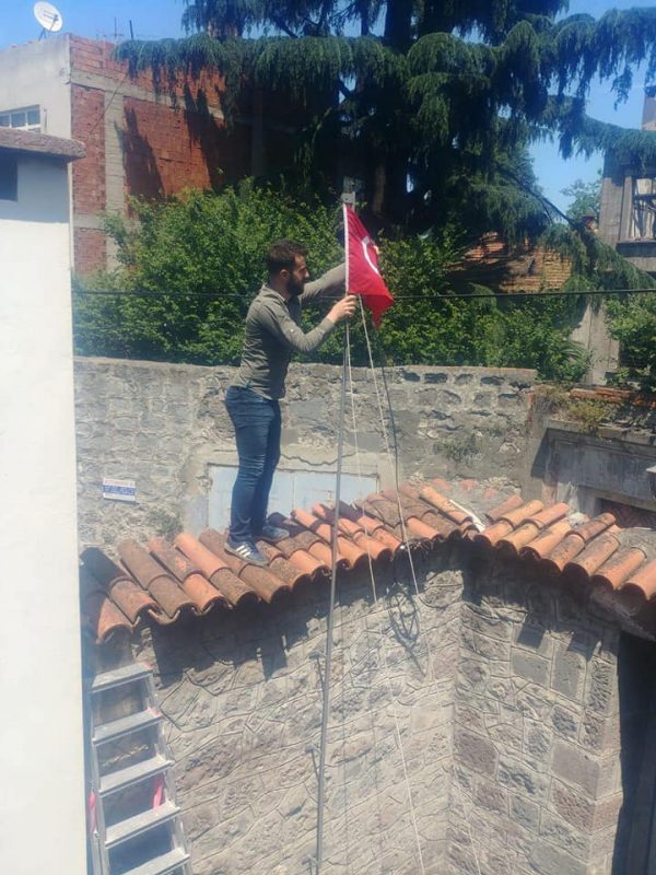 FSM VAKFI TRABZON’A BAYRAĞI ASTIK