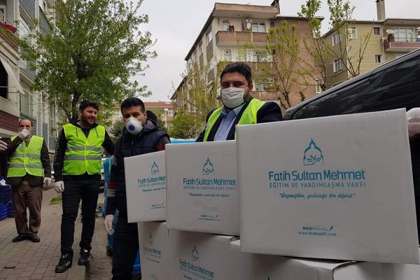 İHTİYAÇ SAHİPLERİ İÇİN GIDA KOLİSİ YARDIMI