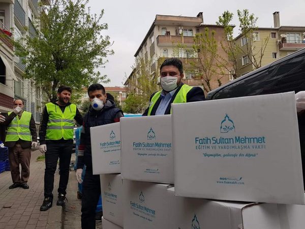 İHTİYAÇ SAHİPLERİ İÇİN GIDA KOLİSİ YARDIMI