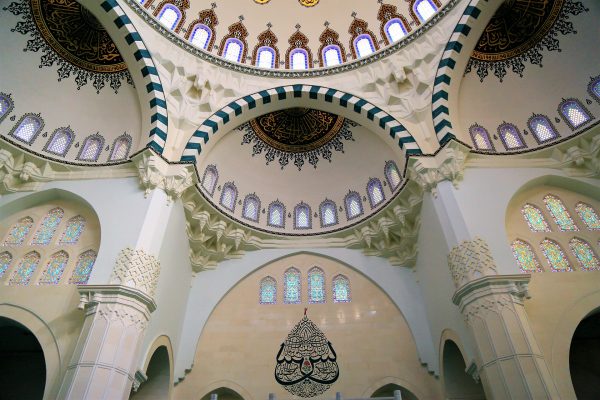 FARZLARI YERİNE GETİRMEK VE HARAMLARDAN KAÇINMAK