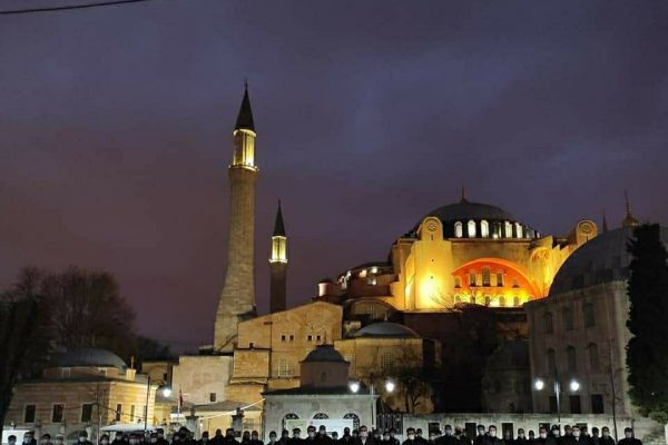 Ayasofya’da buluştuk.