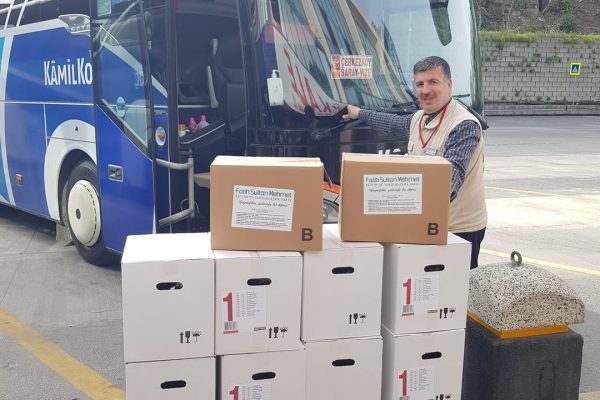 Hayırseverlerin yardımıyla yaptığımız kumanya dağıtımının bugün ikinci dağıtımını gerçekleştirdik.