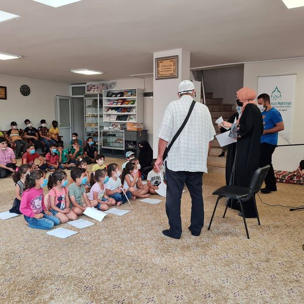 Antalya temsilciliğimizde sabah ve öğleden sonra olmak üzere Türk ve Arap öğrencilere yönelik program devam ediyor.