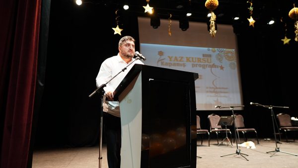 Esenler Kadir Topbaş Kültür Merkezi’nde vakfımızın yaz kursu kapanış programını düzenledik.