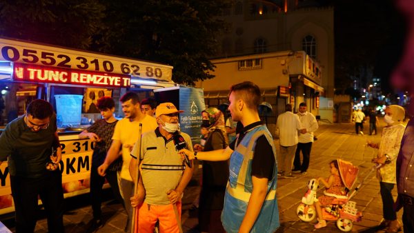 Aşure, lokma, kitap ve su dağıtımını Doğu ve Güneydoğu Kültür Sanat Derneği ile birlikte gerçekleştirdik.