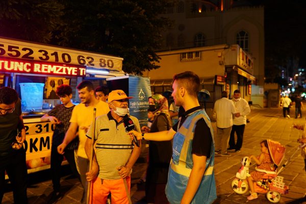 Aşure, lokma, kitap ve su dağıtımını Doğu ve Güneydoğu Kültür Sanat Derneği ile birlikte gerçekleştirdik.