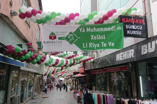 Ravda Derneği Mevlid Kandili münasebetiyle hayırseverlerin yardımıyla Kanarya Mahallesi çarşısını komple süsledik.