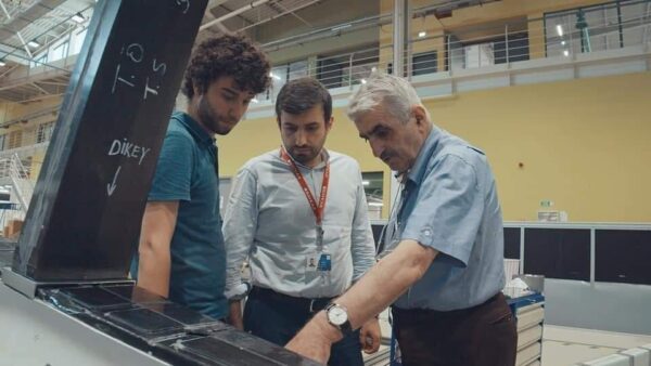 …Özdemir Bayraktar Ağabeyin vefatı bizleri ziyadesiyle üzdü.