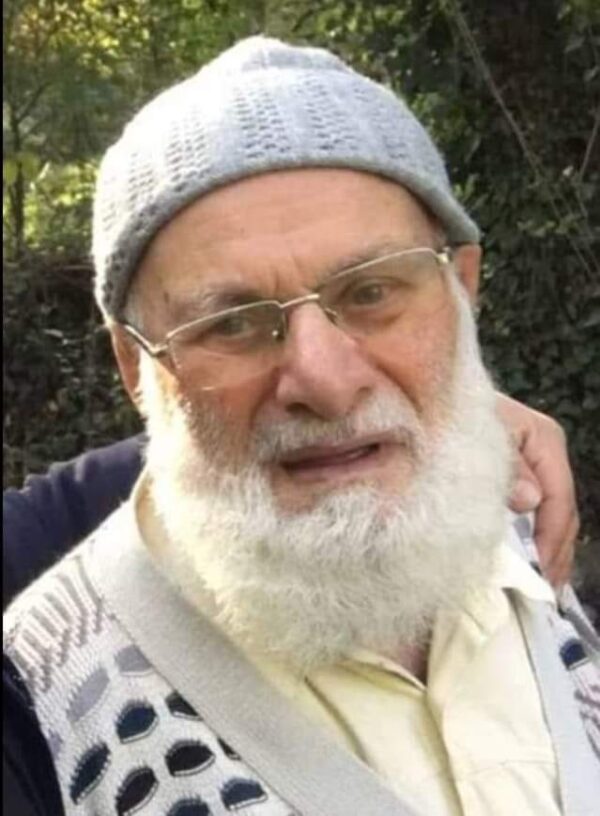 Akrabamız,çok kıymetli büyüğümüz SABRİ CAN amca vefat etmiştir.
