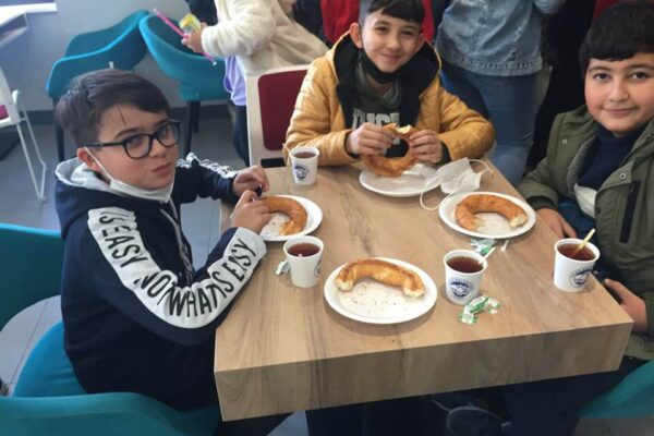 …Talas Belediyesi Halk kütüphanesini ziyaret etti.